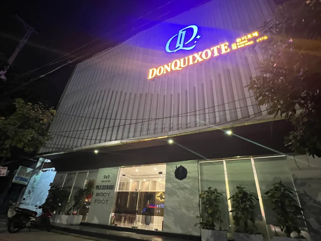 다낭 돈키호테 마사지 통건물 외관 야경 2026 4월 최신