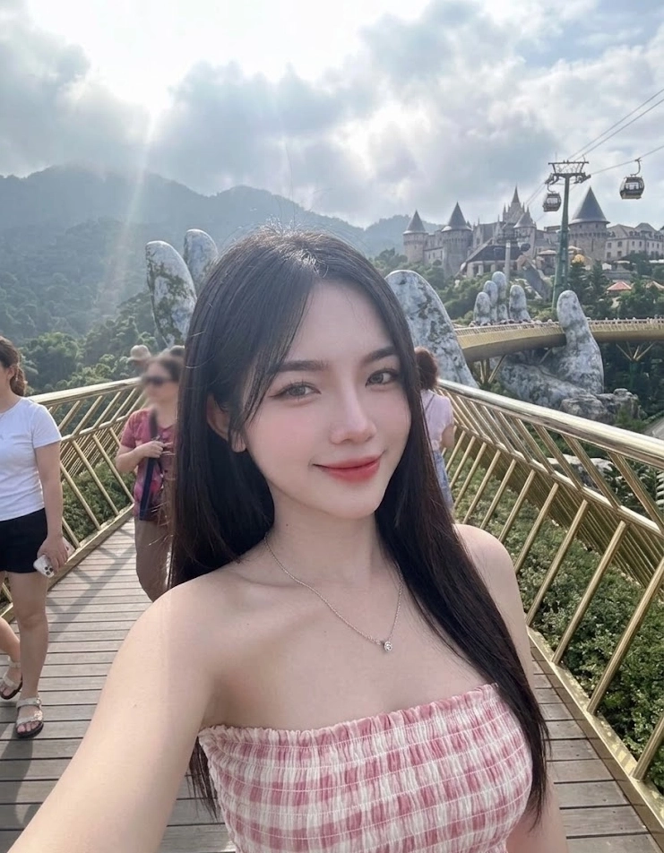 다낭 바나힐 골든브릿지에서 데이트를 즐기는 다낭 투어 - 이프로 VIP 동행 가이드 - 다낭 가라오케 예약