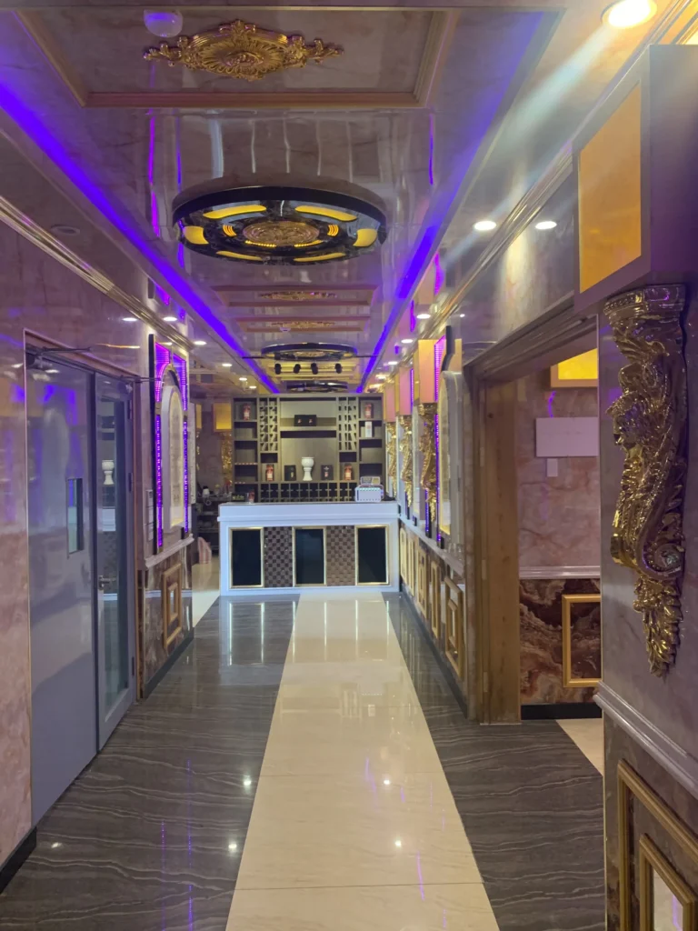 다낭 뉴민 가라오케 VIP 라운지 전경 - 이프로가 보증하는 최고 수준의 프리미엄 힐링 공간