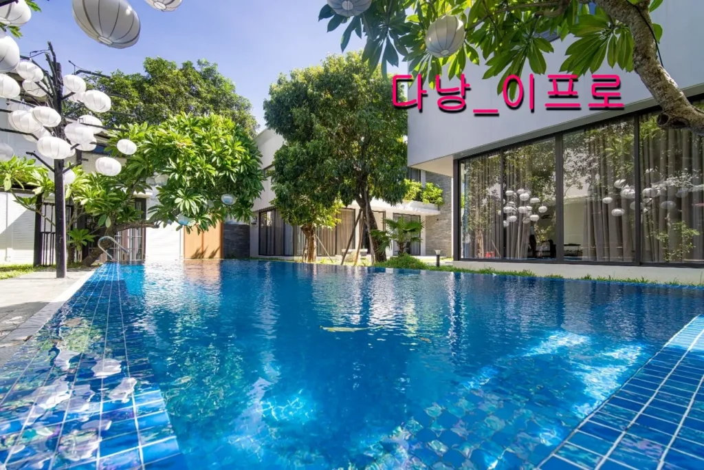다낭 VVIP 투어를 위한 전용 수영장과 현대적인 건축물이 어우러진 프라이빗 빌라 시설 및 럭셔리 스테이 안내